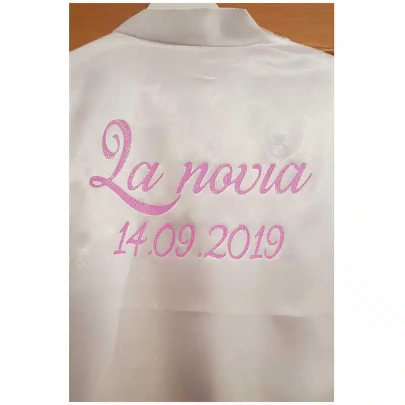 batas personalizados Batas Personalizadas Batas Personalizadas novia bata personalizada Batas Novias Originales Novias originales Bata para novias Bata Blanca