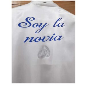 batas personalizados Batas Personalizadas Batas Personalizadas novia bata personalizada Batas Novias Originales Novias originales Bata para novias Bata Blanca