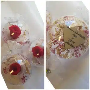 Bola de cristal decorativa con rosa preservada