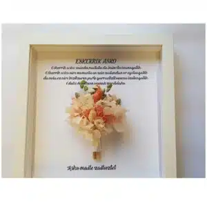 Cuadro personalizado realizado con flores preservadas