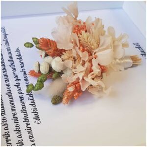 Cuadro personalizado realizado con flores preservadas