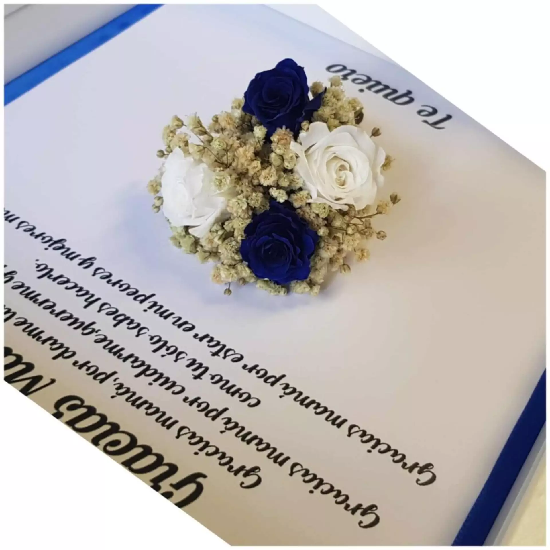 Cuadro personalizado realizado con flores preservadas