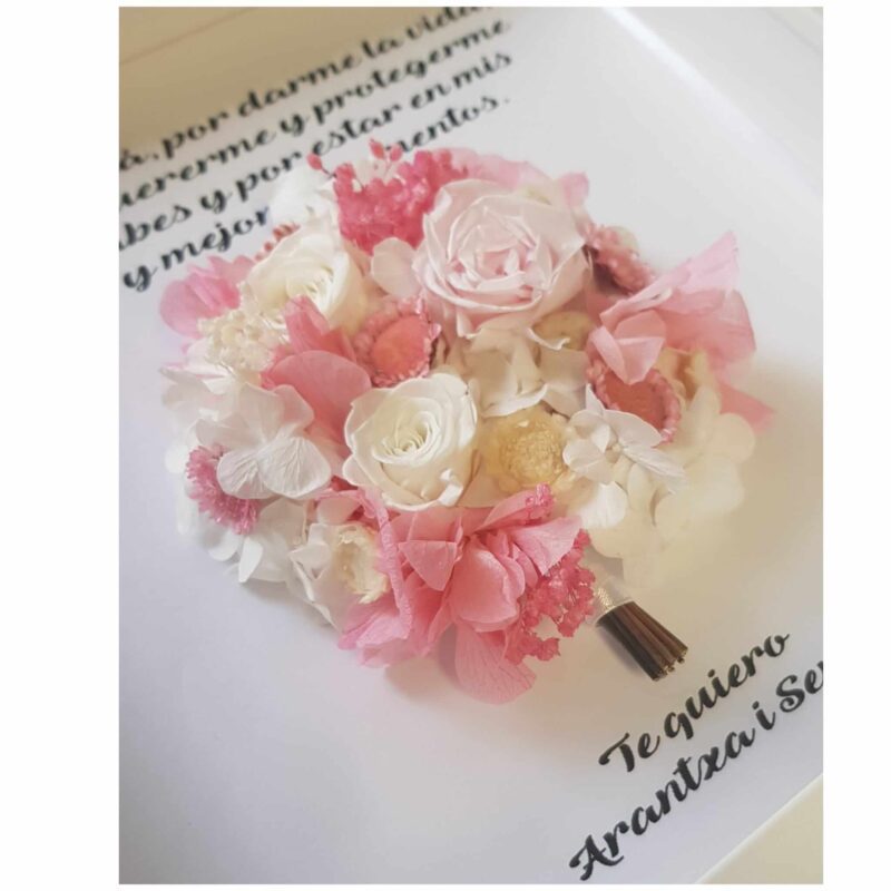 Cuadro personalizado realizado con flores preservadas