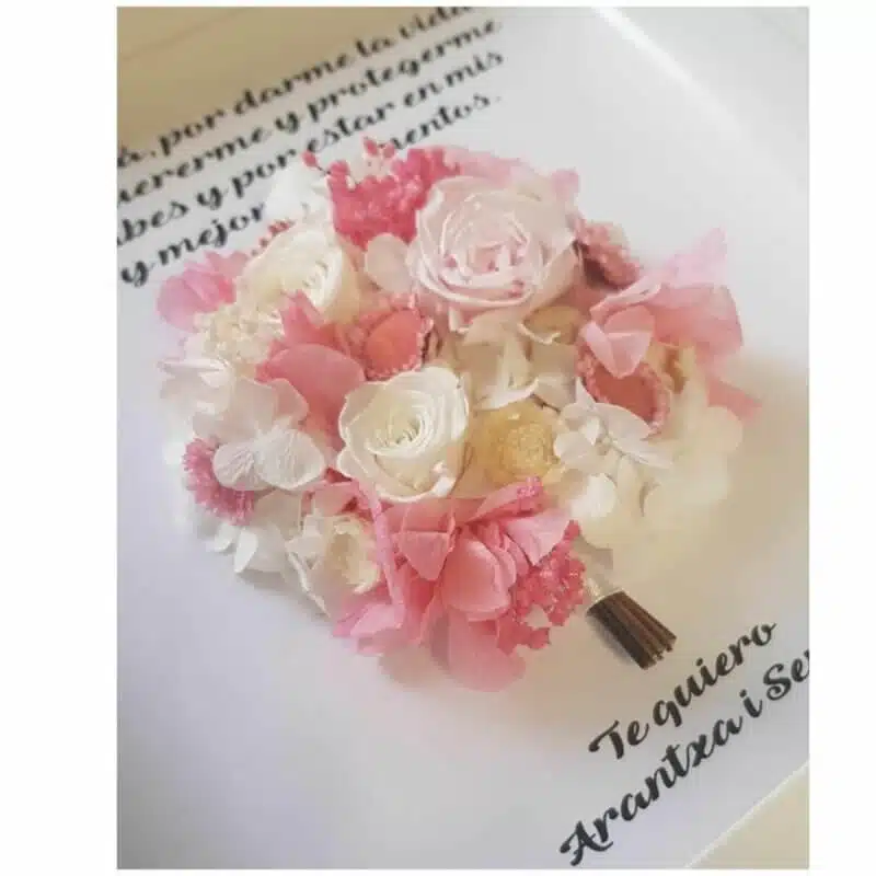 Cuadro personalizado realizado con flores preservadas