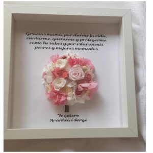 Cuadro personalizado realizado con flores preservadas