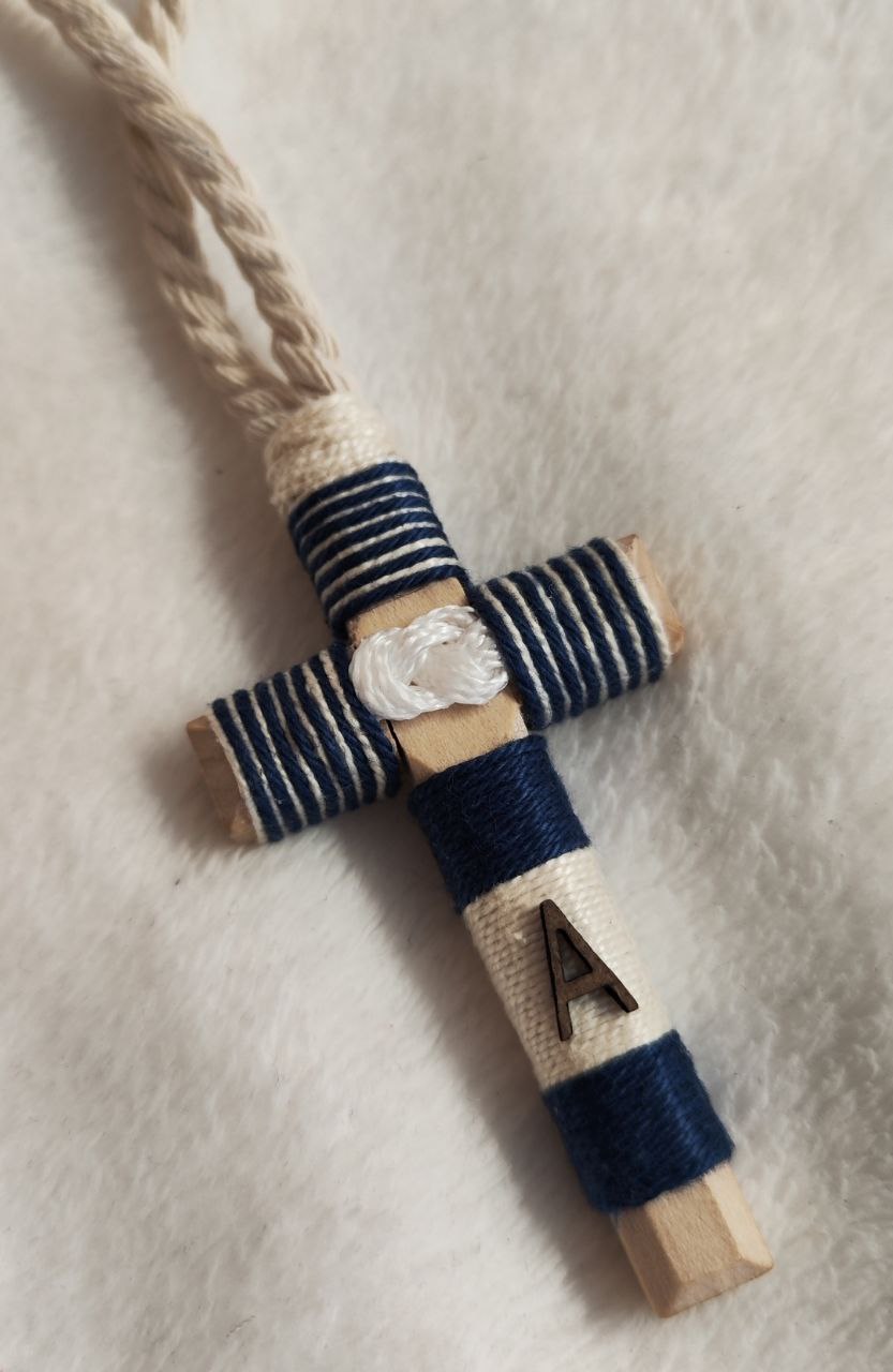 Cordón con cruz madera azul