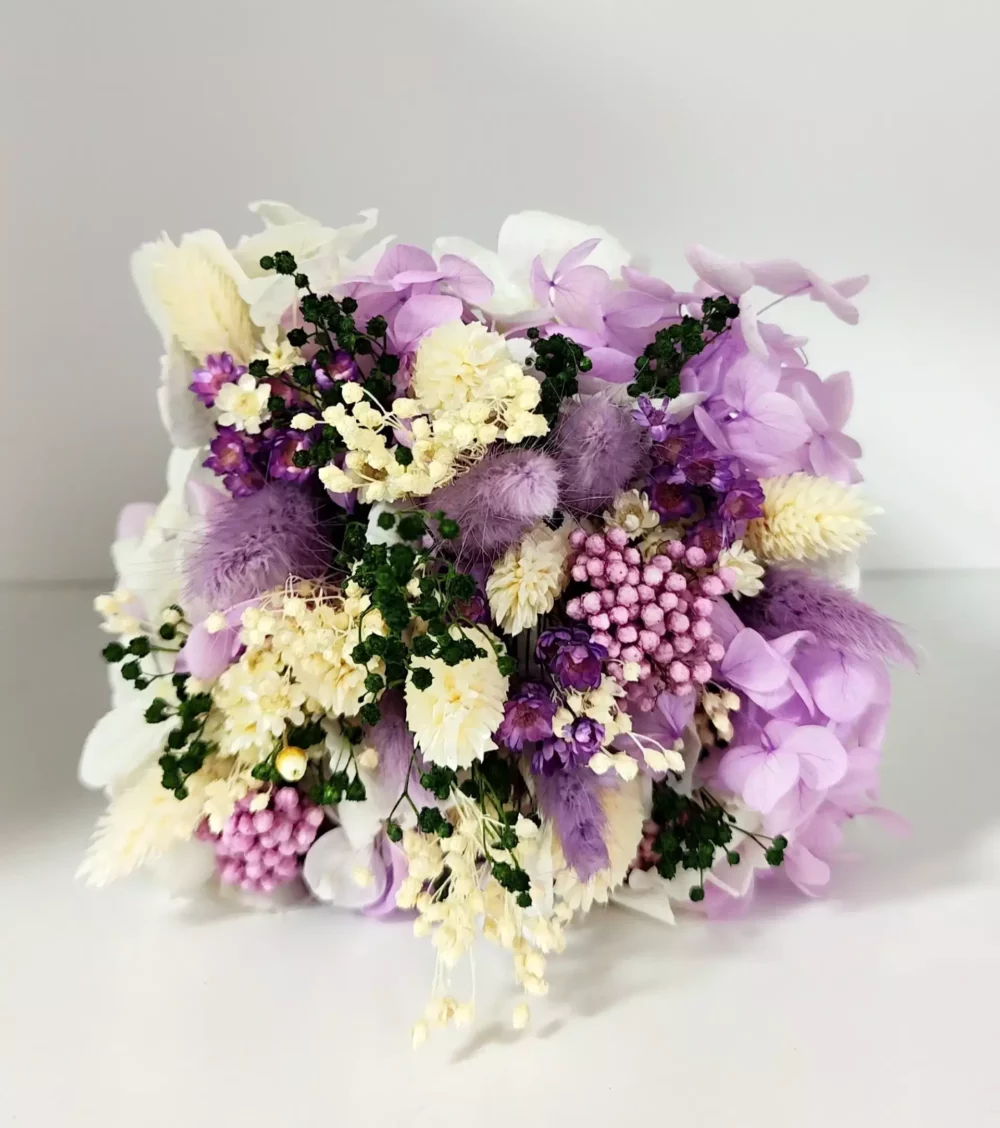 Arreglo floral preservado en caja de madera con mensaje 'Mamá y Papá gracias por tanto