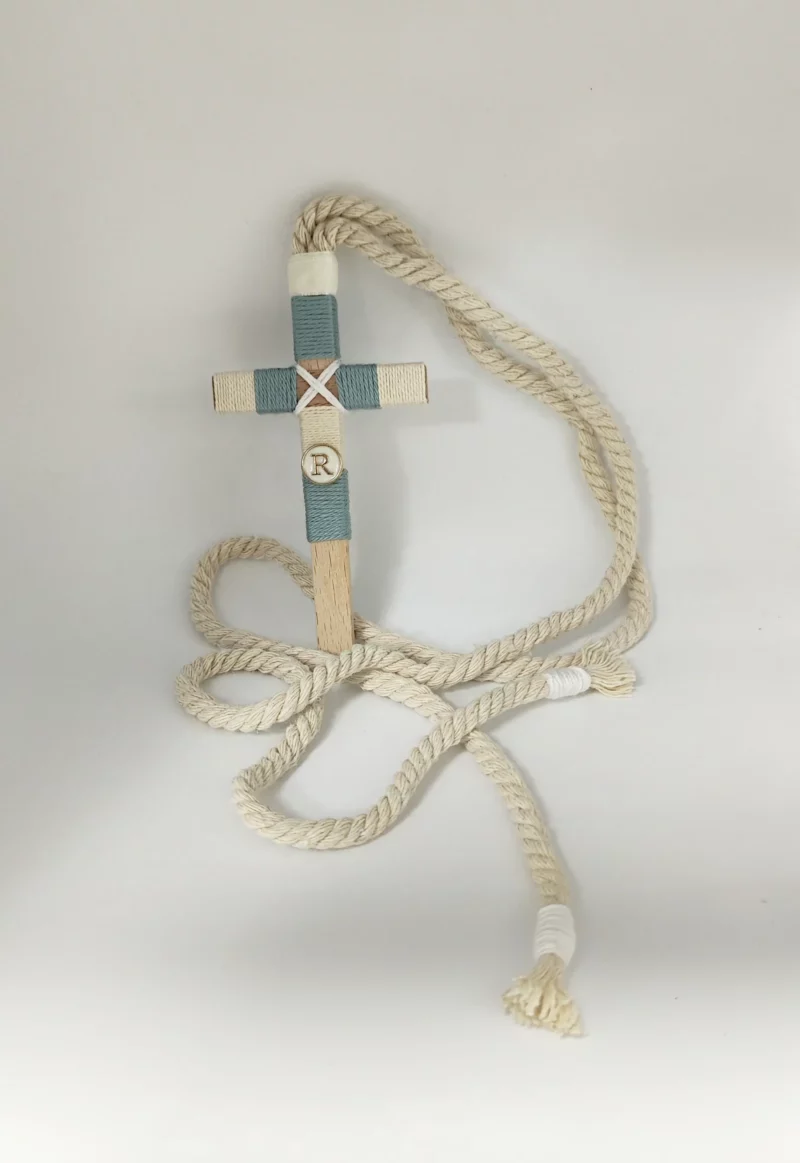 Cruz de madera para primera comunión de niño, tamaño 10 cm, personalizable.