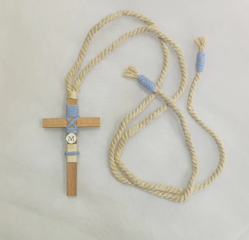 Cruz de madera para primera comunión de niño, tamaño 10 cm, personalizable.