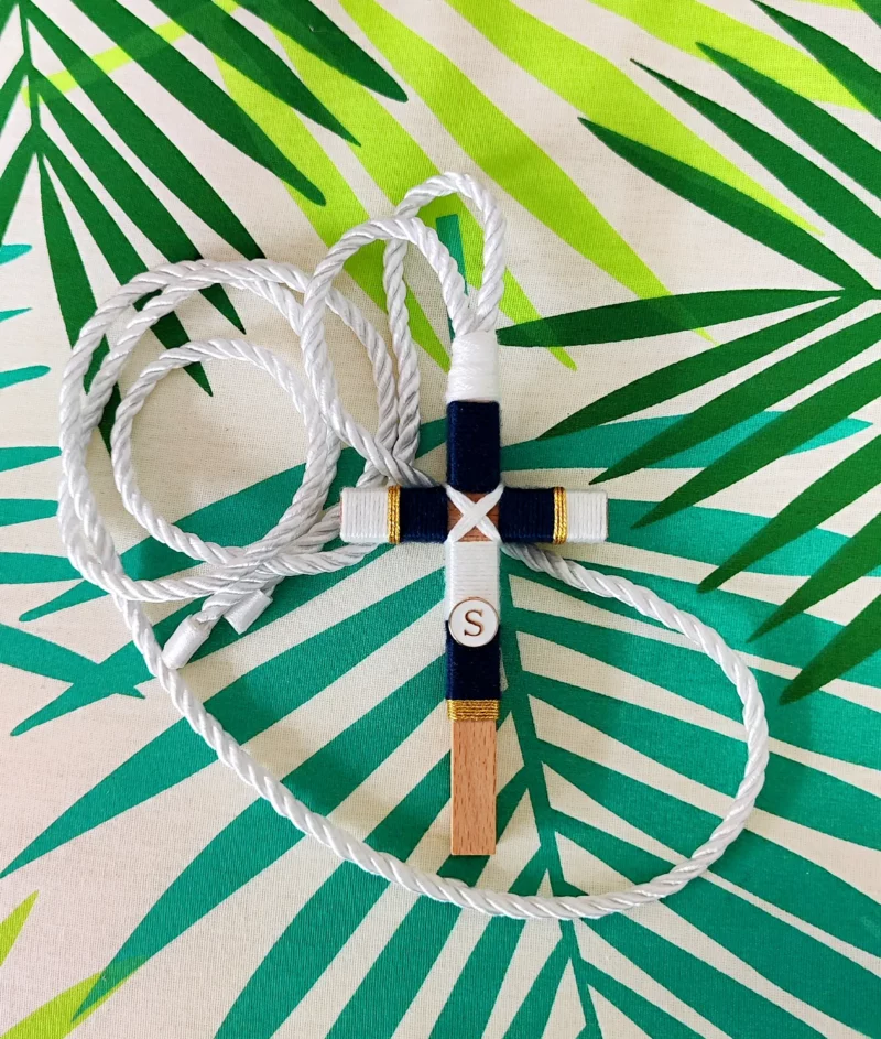 Cruz de madera para primera comunión de niño, tamaño 10 cm, personalizable.