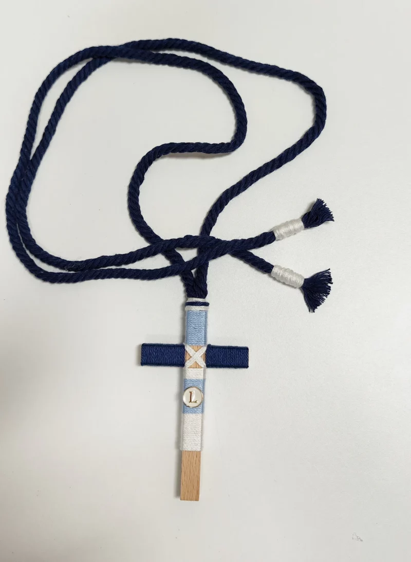 Cruz de madera para primera comunión de niño, tamaño 10 cm, personalizable.