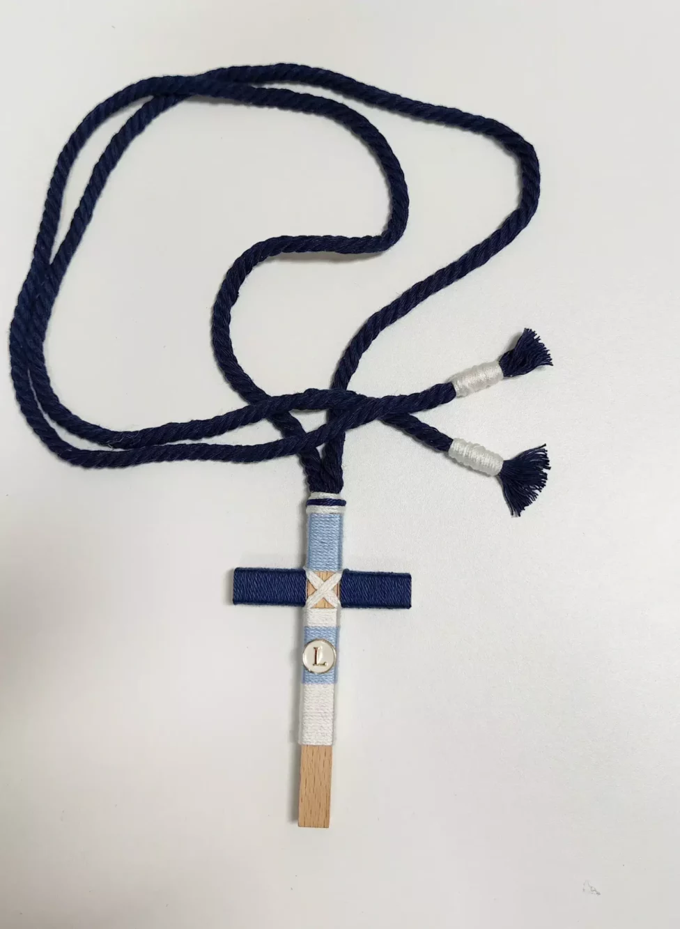 Cruz de madera para primera comunión de niño, tamaño 10 cm, personalizable.