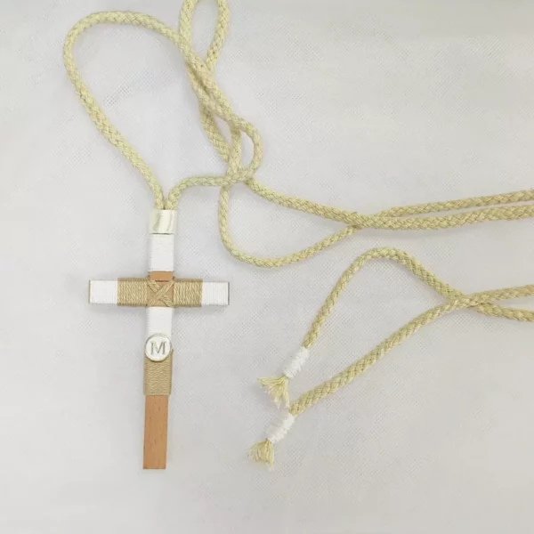 Cruz de madera para primera comunión de niño, tamaño 10 cm, personalizable.