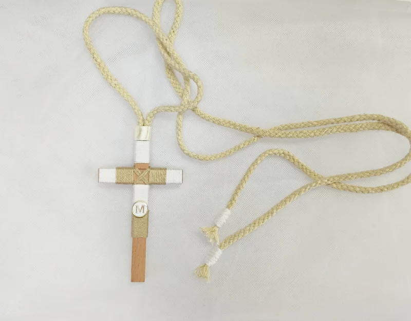 Cruz de madera para primera comunión de niño, tamaño 10 cm, personalizable.