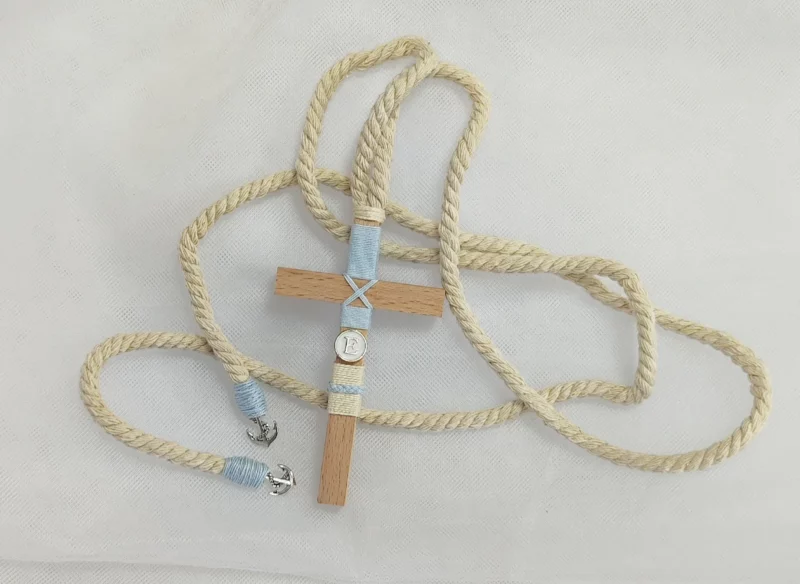 Cruz de madera para primera comunión de niño, tamaño 10 cm, personalizable.