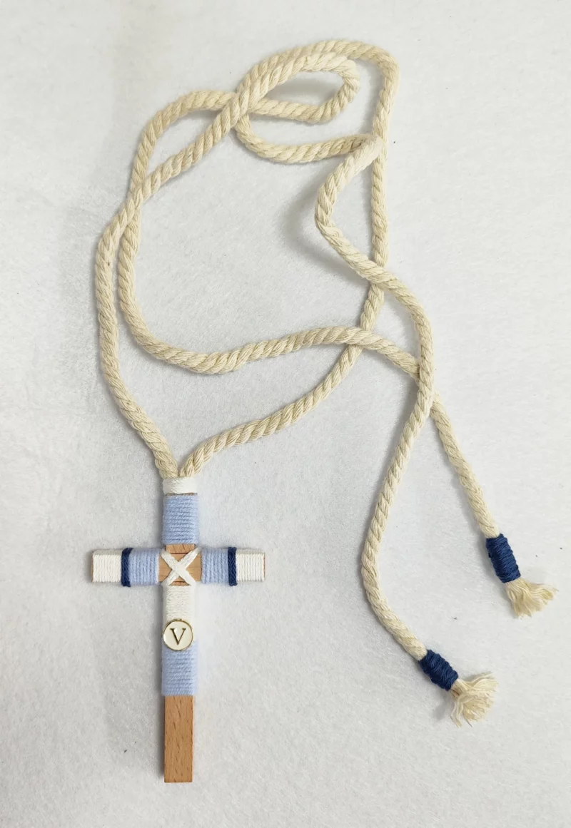Cruz de madera para primera comunión de niño, tamaño 10 cm, personalizable.