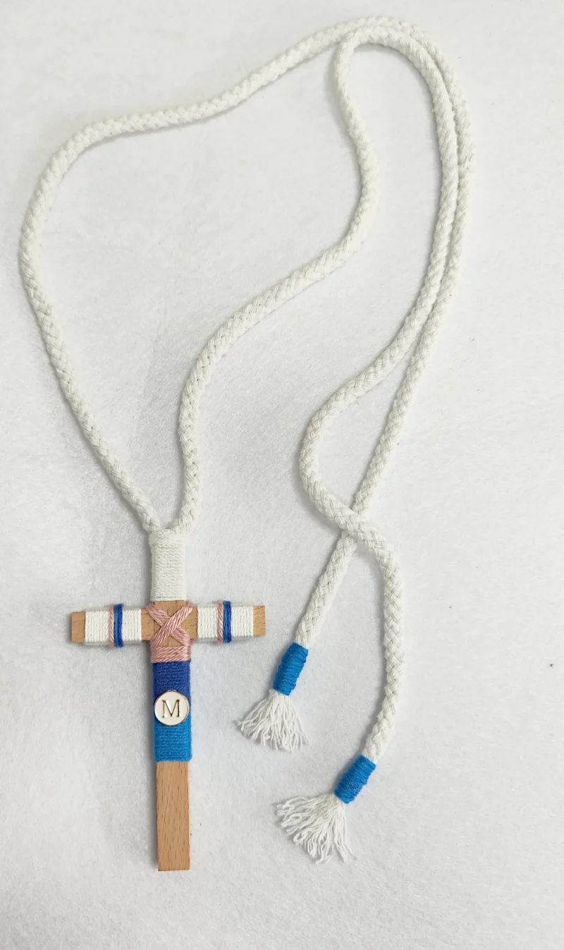 Cruz de madera para primera comunión de niño, tamaño 10 cm, personalizable.