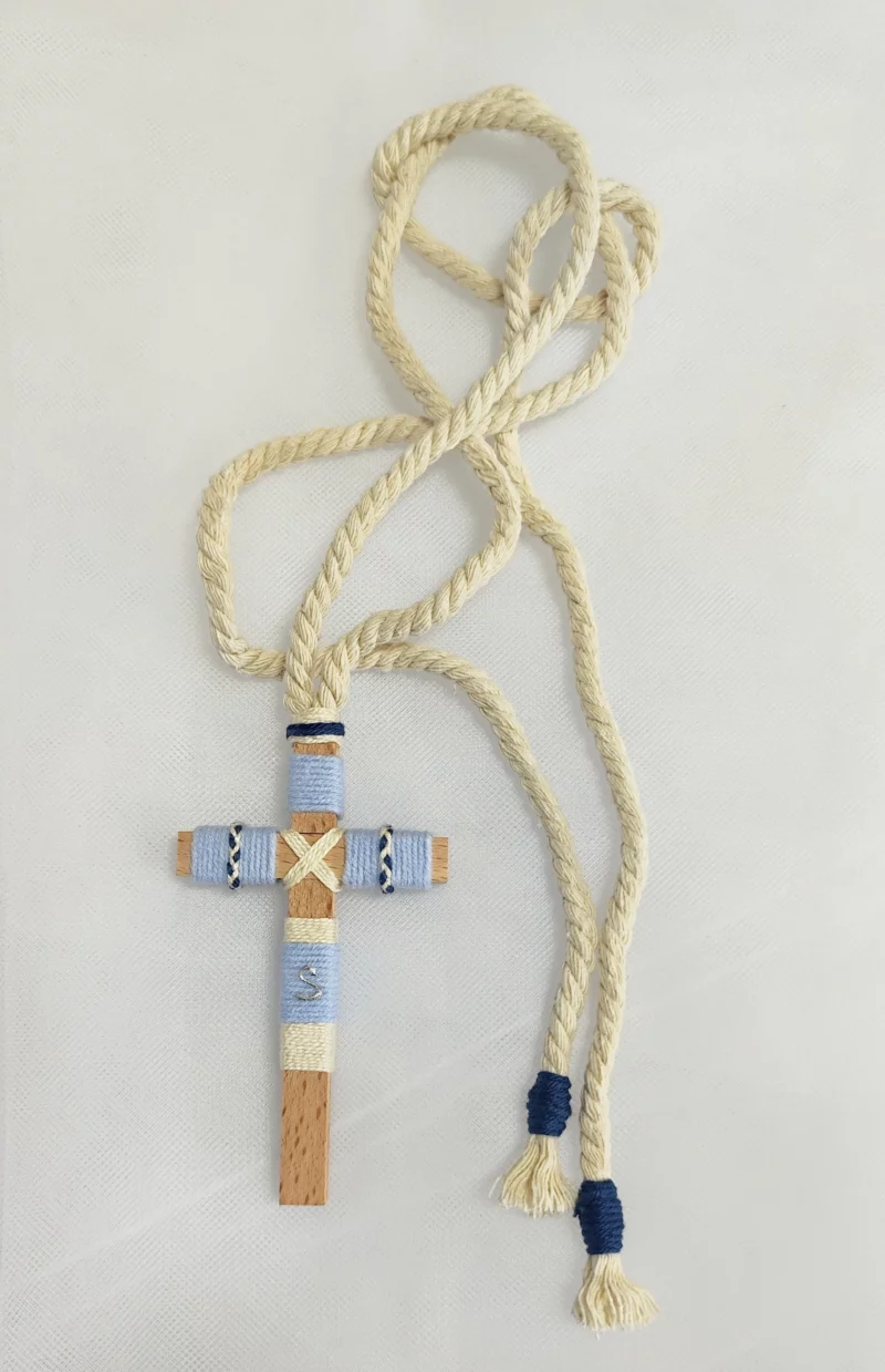 Cruz de madera para primera comunión de niño, tamaño 10 cm, personalizable.