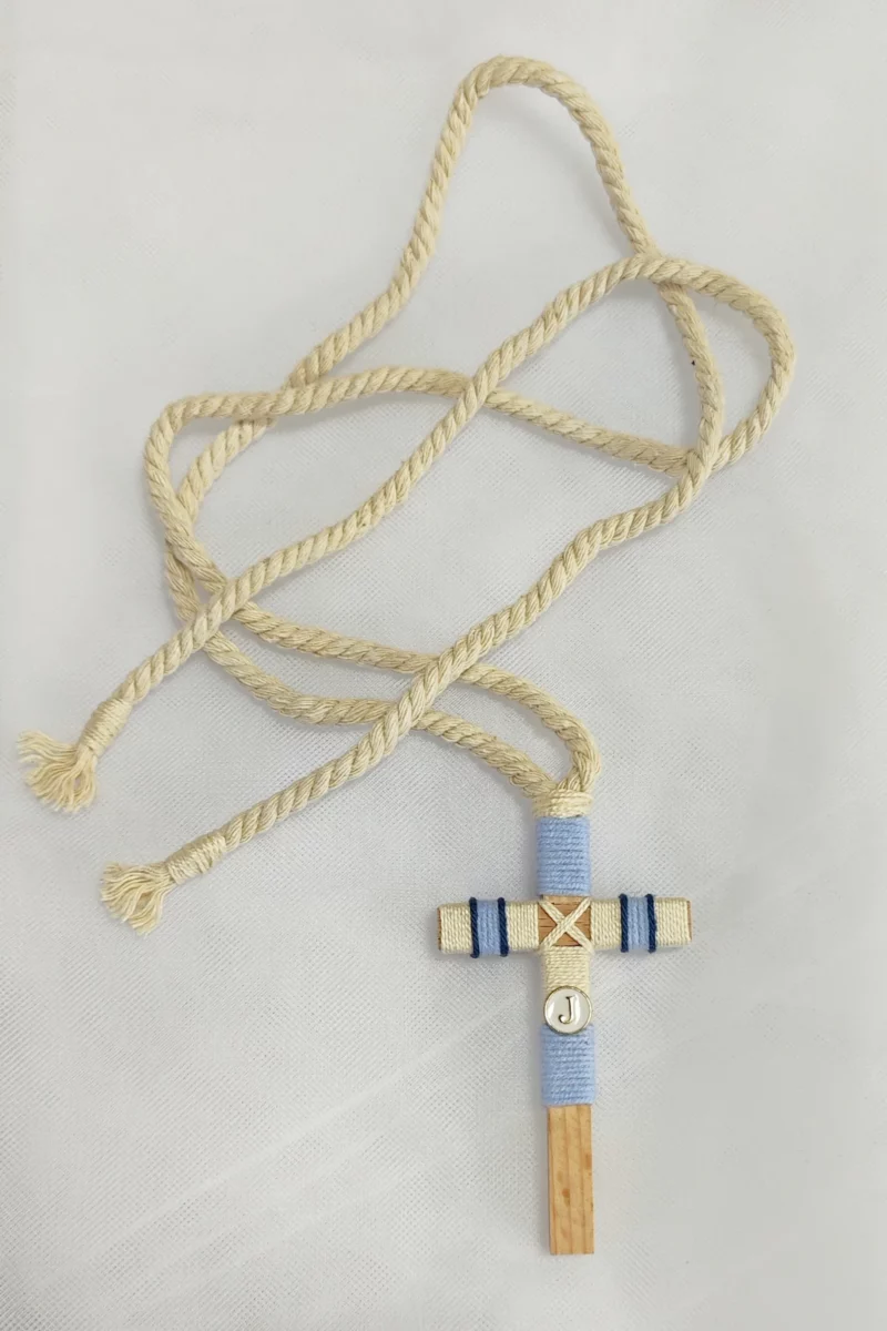 Cruz de madera para primera comunión de niño, tamaño 10 cm, personalizable.