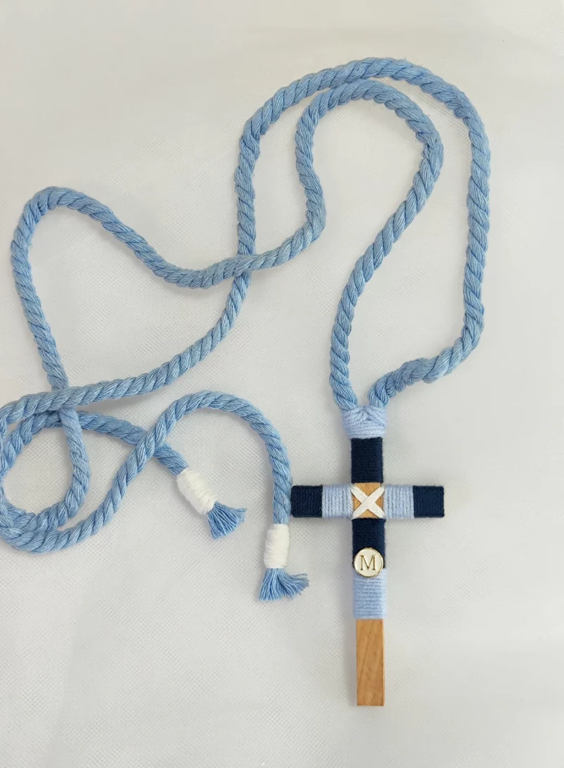 Cruz de madera para primera comunión de niño, tamaño 10 cm, personalizable.