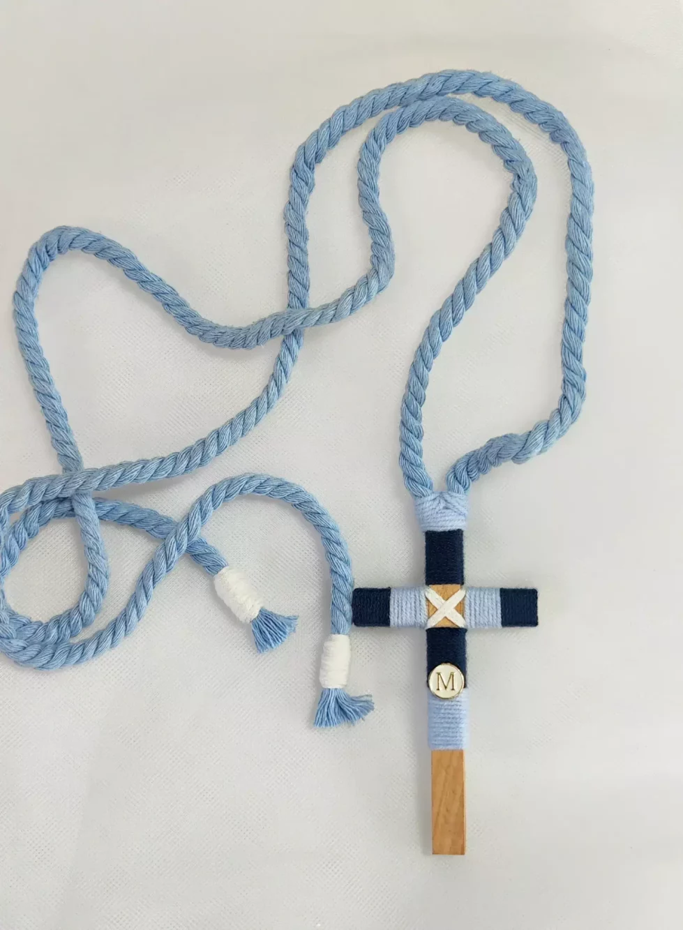 Cruz de madera para primera comunión de niño, tamaño 10 cm, personalizable.