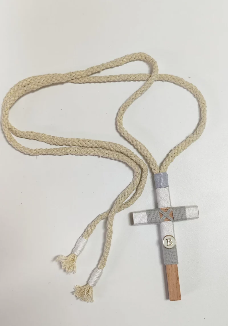 Cruz de madera para primera comunión de niño, tamaño 10 cm, personalizable.