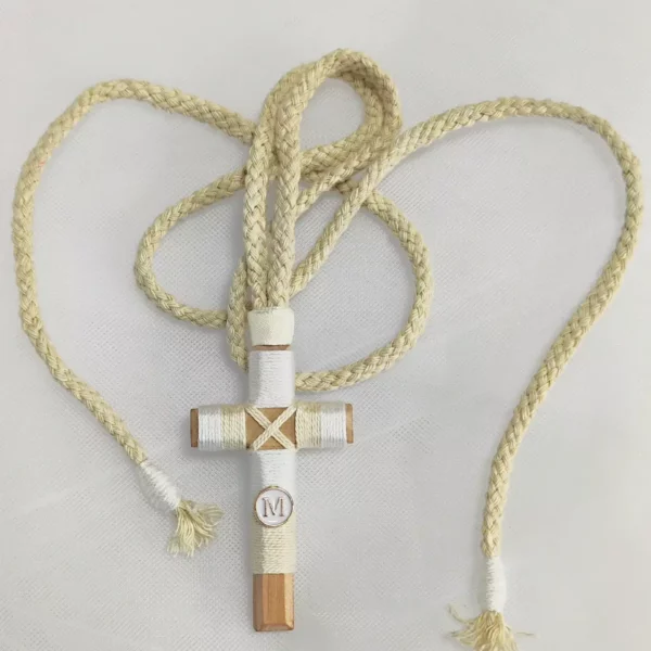 Cruz de madera para primera comunión de niño, tamaño 8 cm, personalizable.