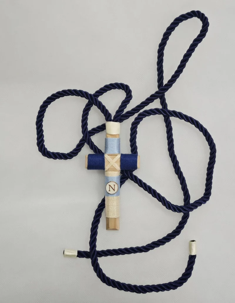 Cruz de madera para primera comunión de niño, tamaño 8 cm, personalizable.