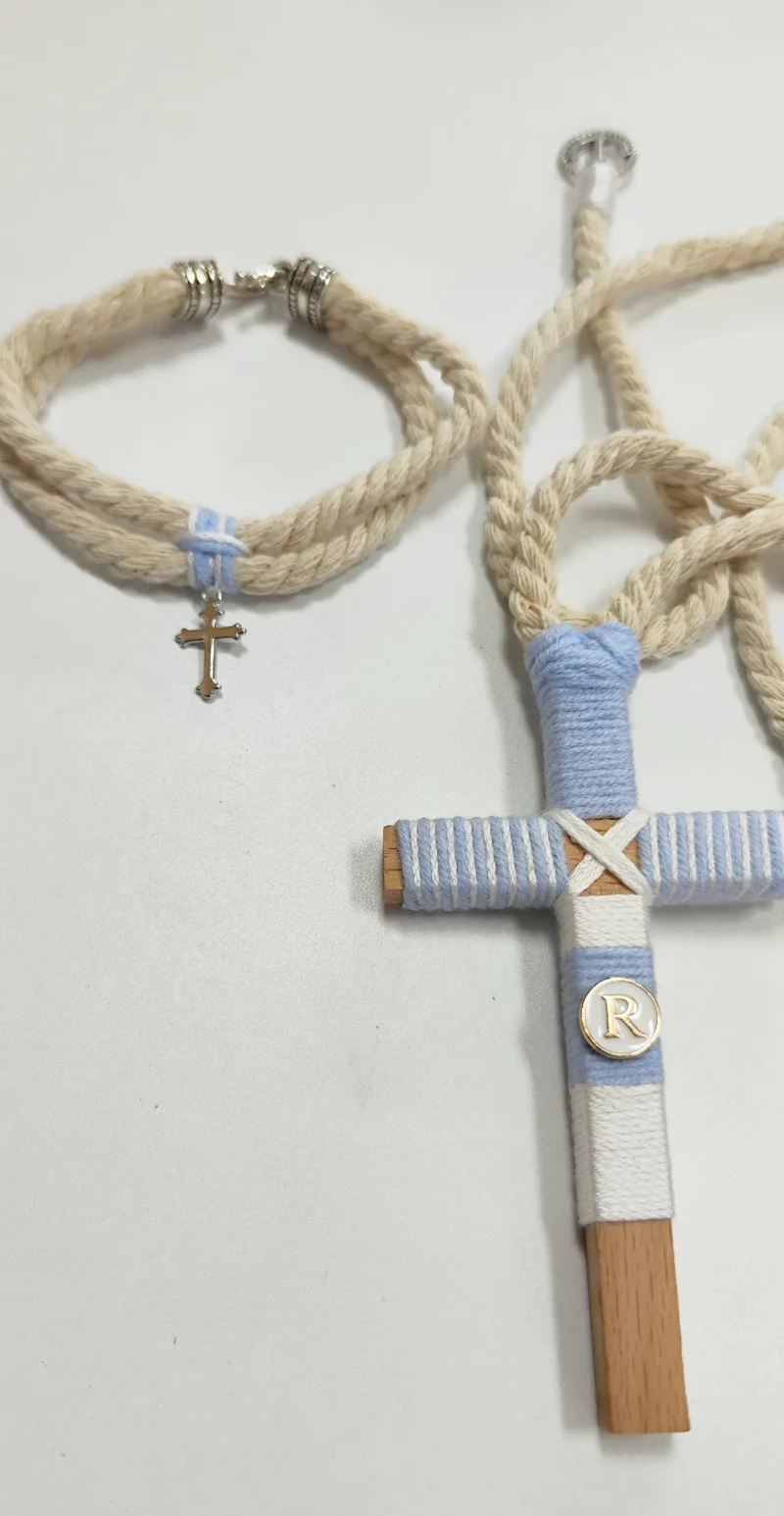 Cruz de madera para primera comunión de niño, tamaño 10 cm, personalizable.