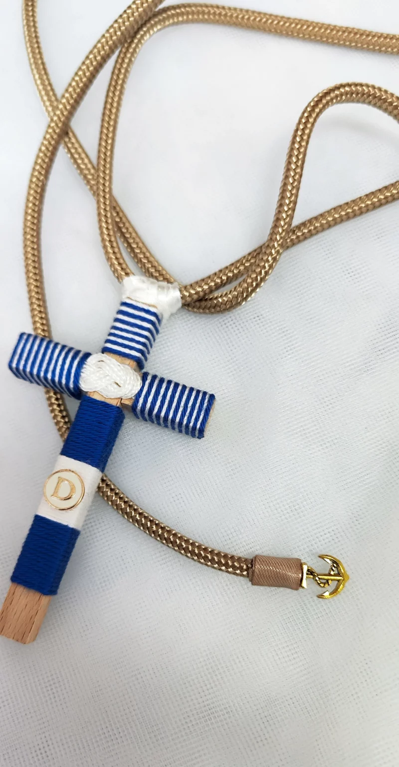 Cruz de madera para primera comunión de niño, tamaño 10 cm, personalizable.
