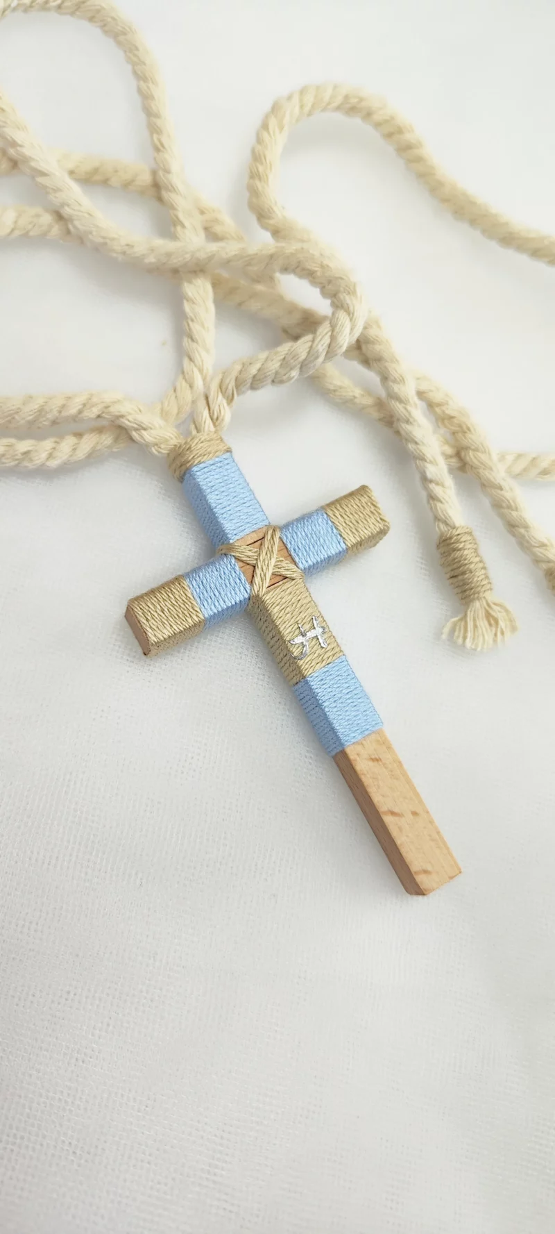 Cruz de madera para primera comunión de niño, tamaño 10 cm, personalizable.