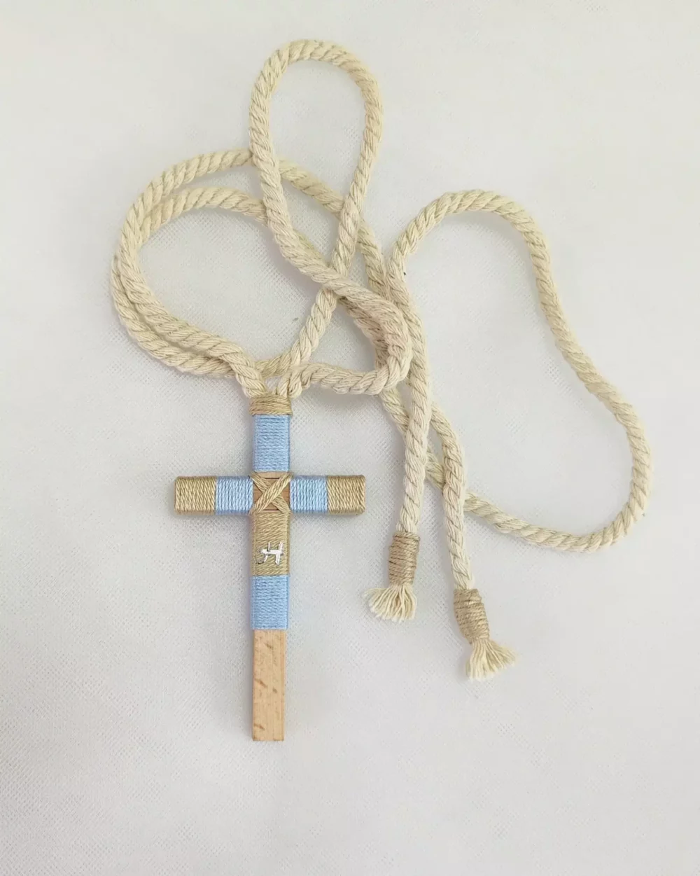Cruz de madera para primera comunión de niño, tamaño 10 cm, personalizable.