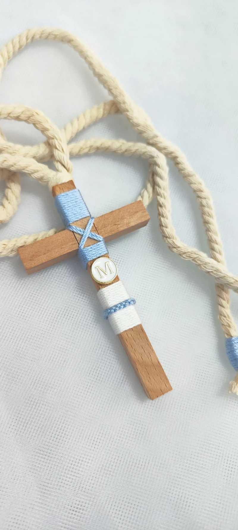 Cruz de madera para primera comunión de niño, tamaño 10 cm, personalizable.