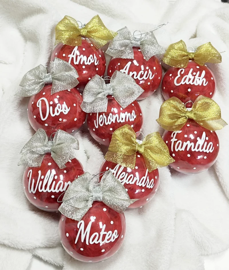Bolas de Navidad personalizadas con nombres, ideales para el árbol.