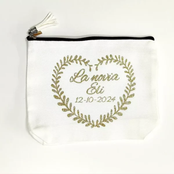 Neceser personalizado para bodas con diseño único y detalles grabados.