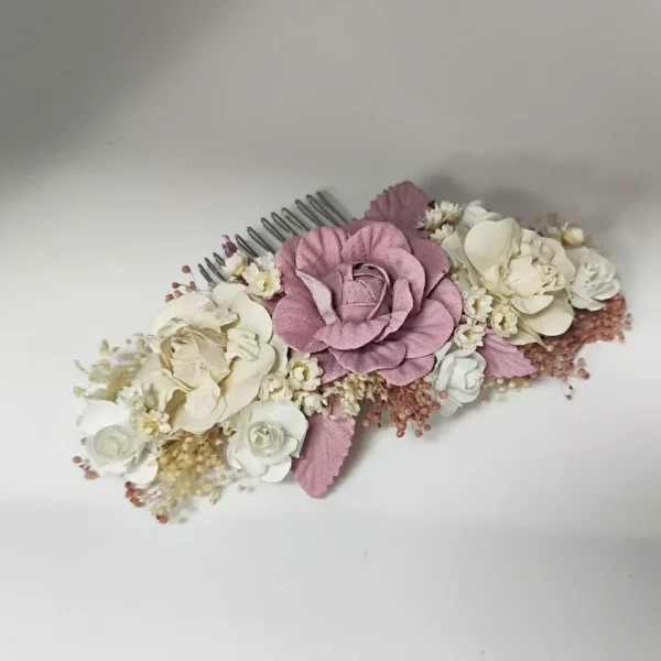 Peineta floral con flores en tonos rosa y marfil para comunión y bodas