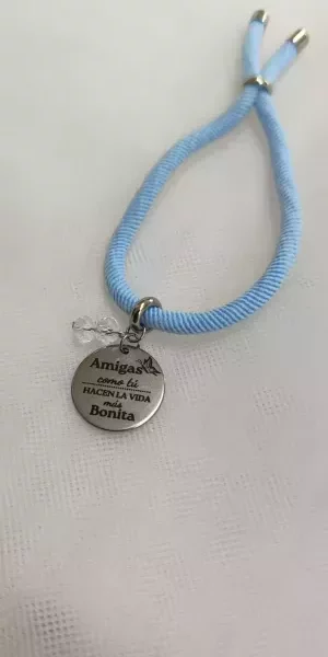 Pulsera elástica con grabado "Amigas como tú hacen la vida más bonita"