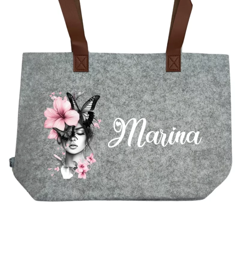 Bolso de fieltro RPET gris personalizado con diseño "Ensueño Floral" y nombre Marina como ejemplo