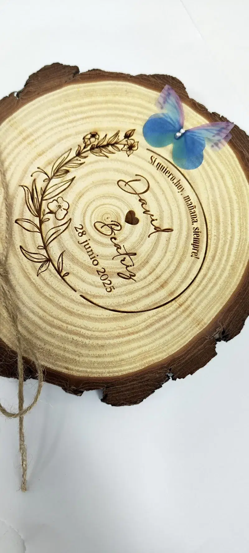 Rodaja de madera de 16-18 cm grabada a láser personalizada para boda (Porta Alianzas)
