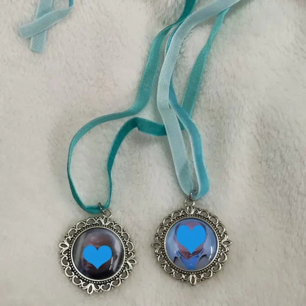camafeo doble cara con foto personalizada para ramo de novia, cinta azul